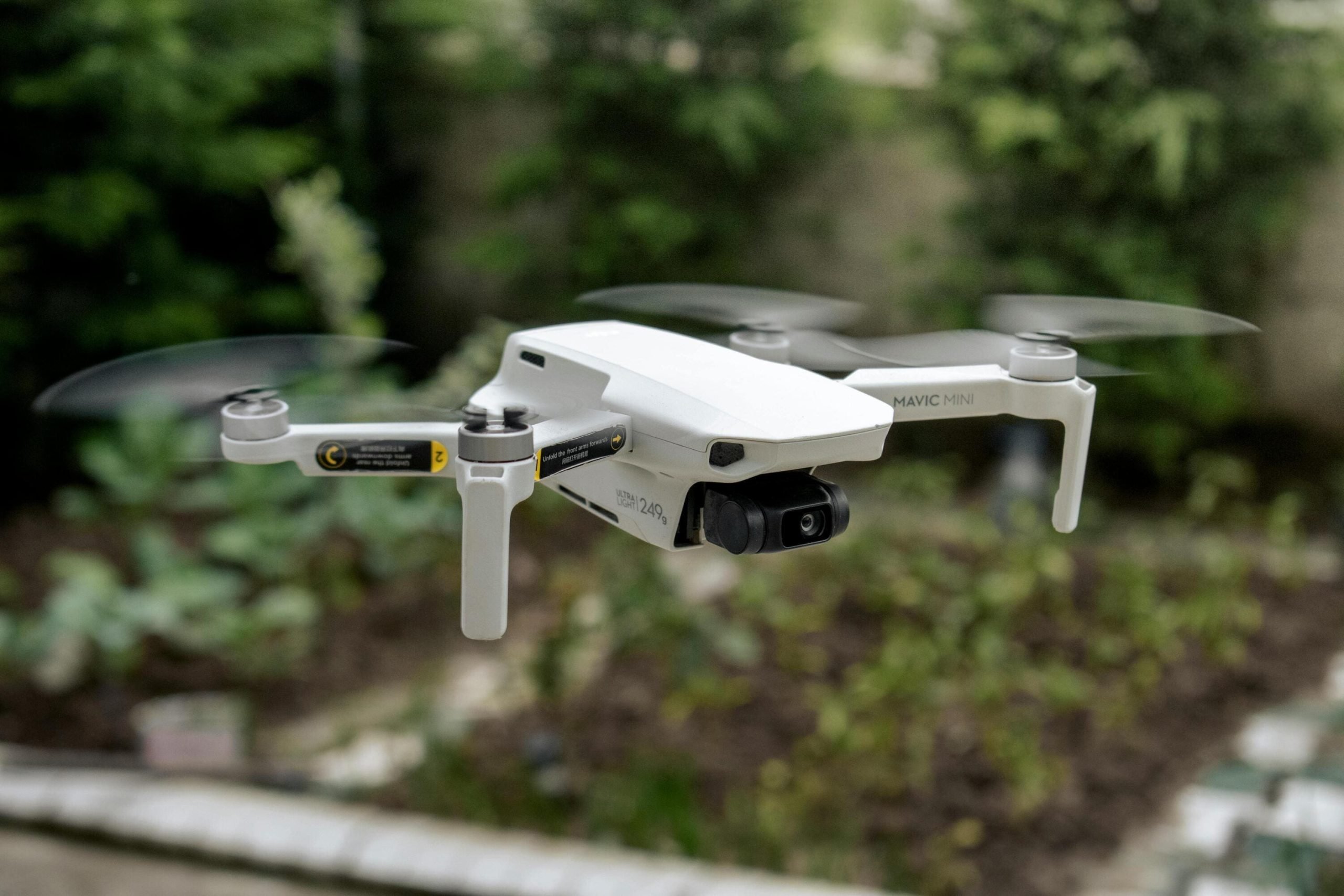 Dron Dji volando Reparado